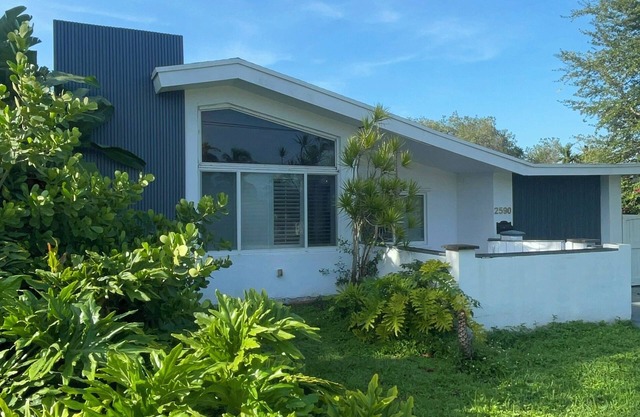 Spacious 22 beds available in this delightful Miami HouseHostel