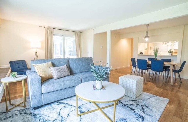 Spacious 2B2B Condo near downtown & Microsoft