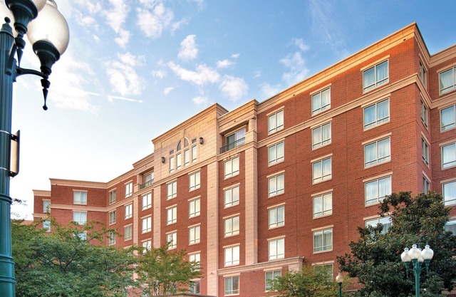 Spacious 2BR 10 Minutes South of DC w/FREE WiFi, Free Parking and Metro Access