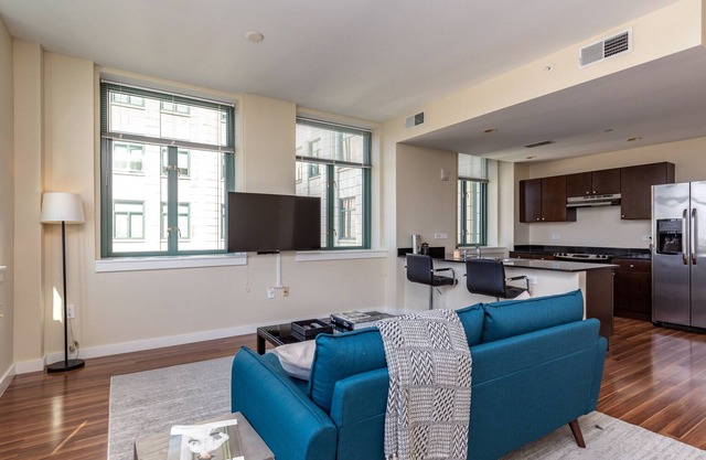 Spacious 2BR Near Arch, Dome, DT | Free Parking + Rooftop | Zencity