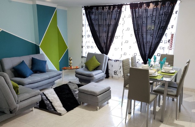 SPACIOUS 3 Beds / 2 Mild AWESOME LOCATION CLOSE TO ZONE T, EASY TRANSPORT.