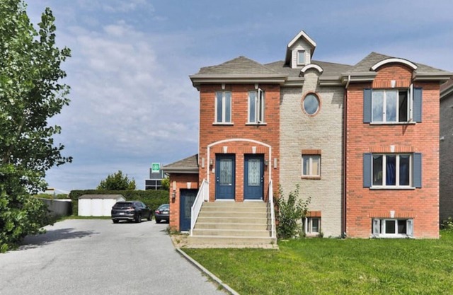 Spacious 3-bed Apt. in DIX30 close to DT