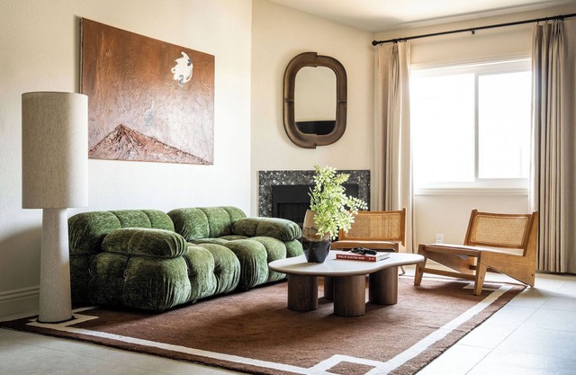 Spacious 3-bedroom 2-bathroom apartment, free parking, close to SoFi and LAX