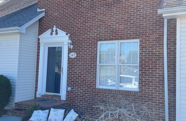 Spacious, 3 bedroom condo for longer term use. work, insurance claims needs, etc