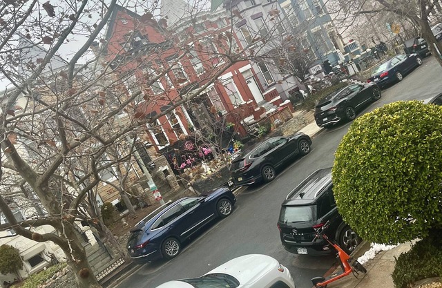 Spacious 3-bedroom English Basement Walk to metro, NW DC, 1-mile to White House