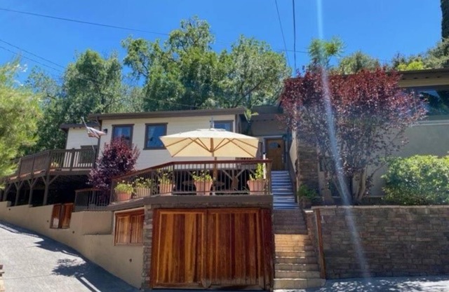 Spacious 3 Bedroom home with hot tub and gym