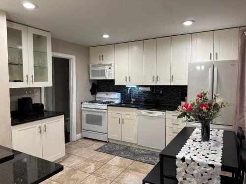 Spacious 3 Bedroom Near Train Station