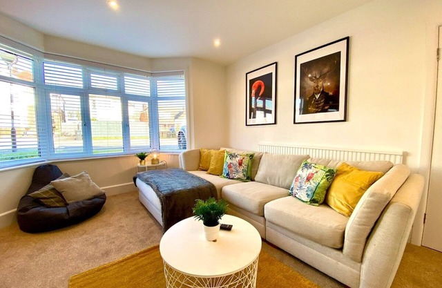 Spacious 3 Bedroom Poole House