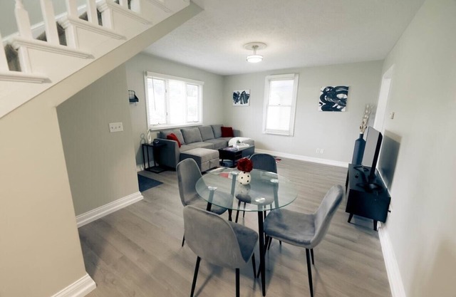 Spacious 3 BR Firepit + Grill Fun 6 Min to ISU