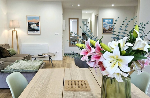 Spacious 3-room apartment near the center, quiet and elegant, ideal for families