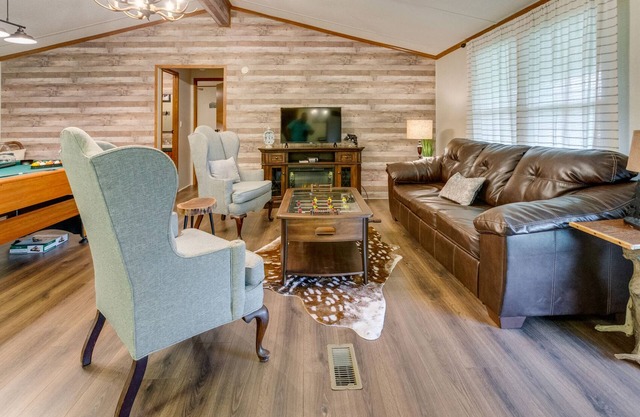 Spacious 3Bed/2Bath home just 1 mile off exit 407