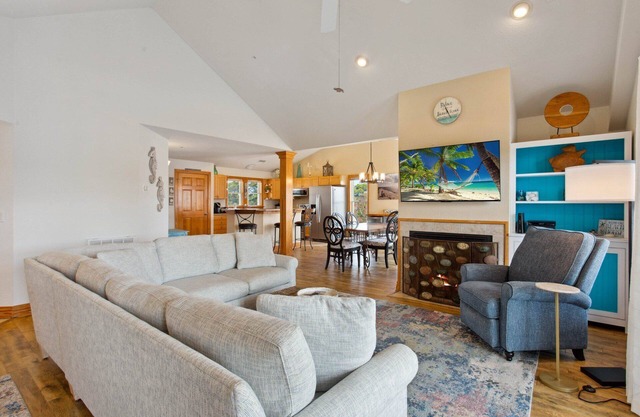 Spacious 3BR Condo: Pool, Gym & 5-Min Beach Drive