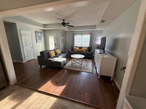 Spacious 3BR Home Sleeps 12 Near Valdosta