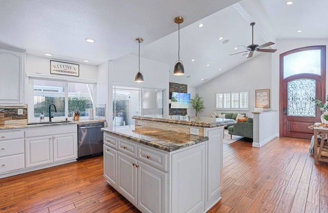 Spacious 3BR Home w/Pool Garage - Near Disneylandn