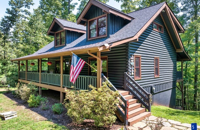 Spacious 3BR Lake Lure Retreat with Bunk Room Sleeps 16-Family & Pet Friendly