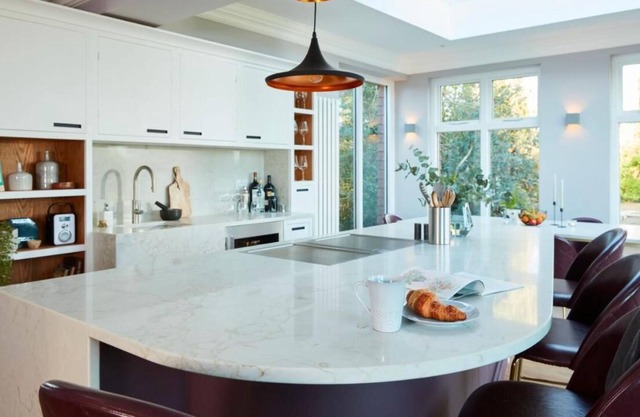 Spacious 4 bed family cottage in parkland setting