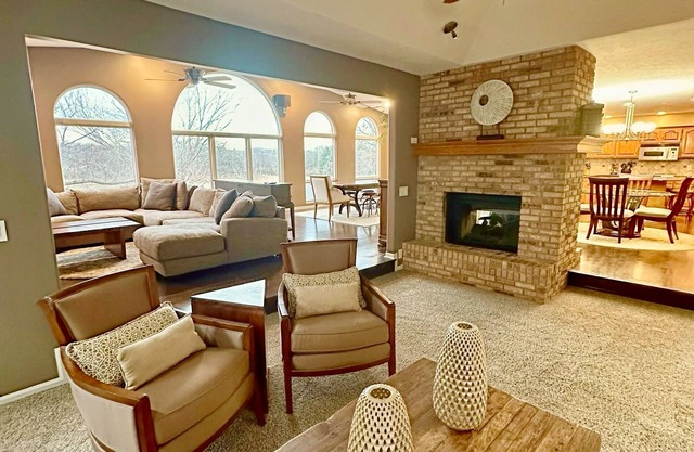 Spacious 4-Bed Family Home + Park Views