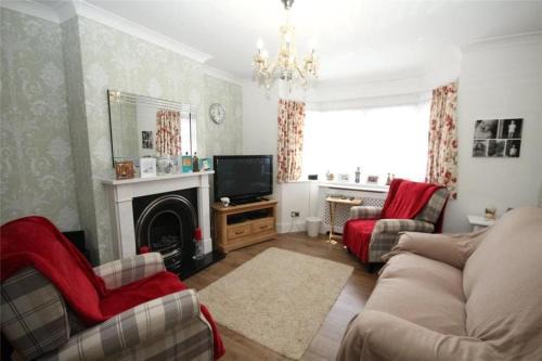 Spacious 4-Bed House in Welling - Free parking