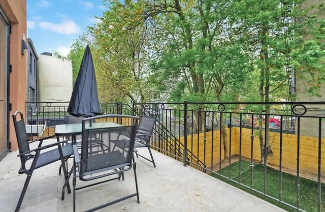 Spacious 4-bedroom apartment in charming Brooklyn with WiFi, AC