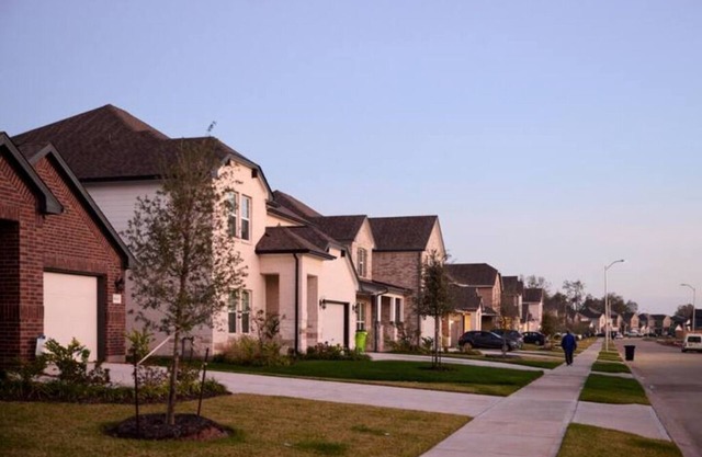 Spacious 4-bedroom charming modern home in Richmond Tx
