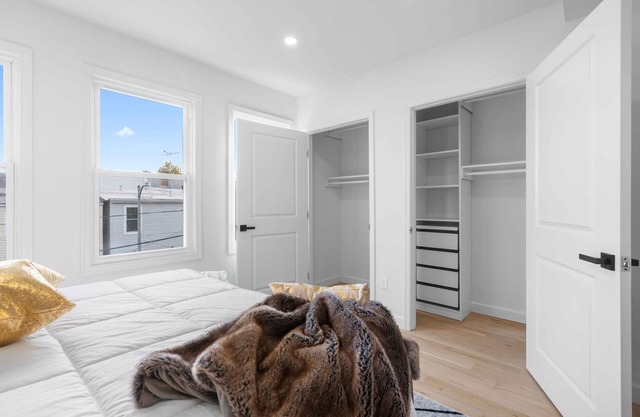 Spacious 4-bedroom house with WiFi