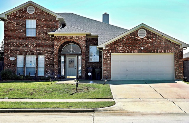 Spacious 4-bedroom house with AC, Wi-Fi superb in the Heart of Arlington, TX!