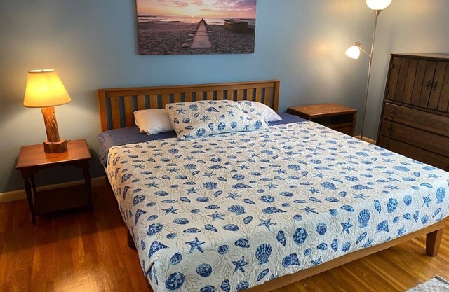 Spacious 4-Bedroom Home! Fast 200 Mbps Wi-fi!