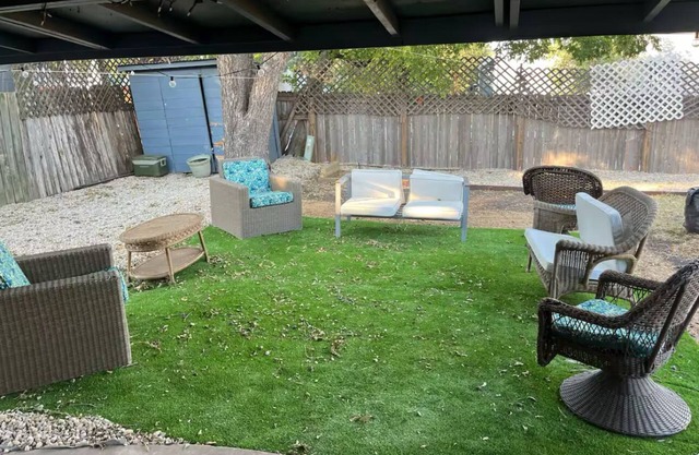 Spacious 4-bedroom house in charming Austin with AC