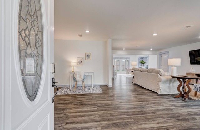 Spacious 4-bedroom house with large backyard in Houston near NRG & Med Center