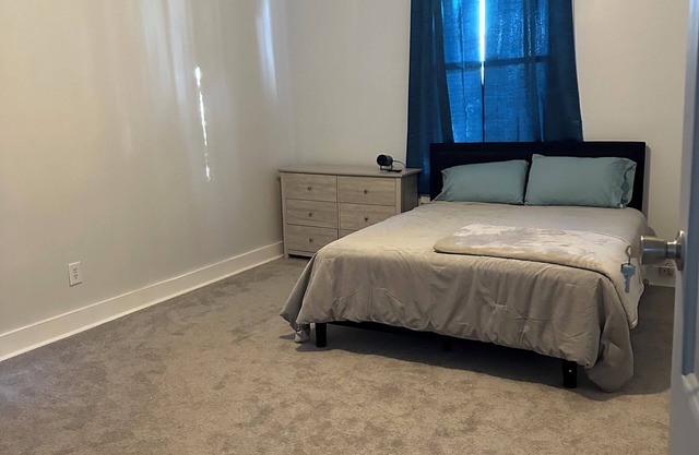 Spacious 4-bedroom house in delightful Mobile with WiFi, AC