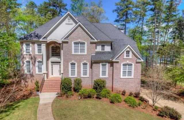 Spacious 4-bedroom Lake Front home in charming Eatonton.