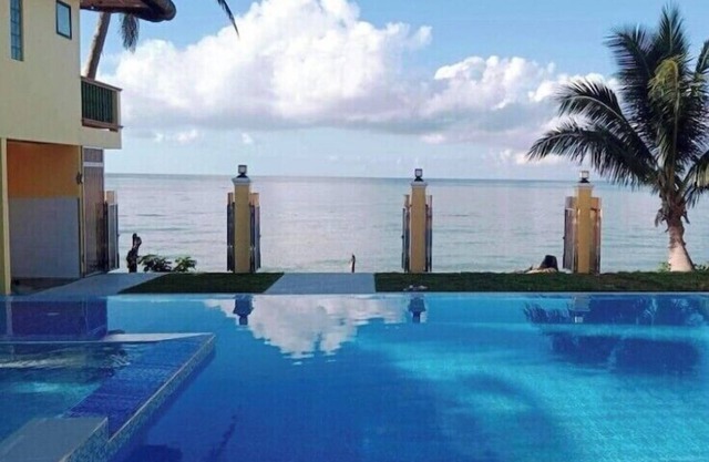 Spacious 4-bedroom resort with fitness room, WiFi in awesome Polillo