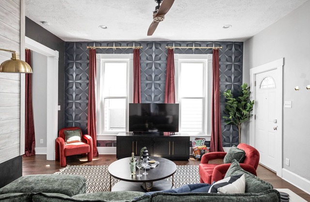 Spacious 4-bedroom house in enchanting Indianapolis with BBQ, Games and FirePit