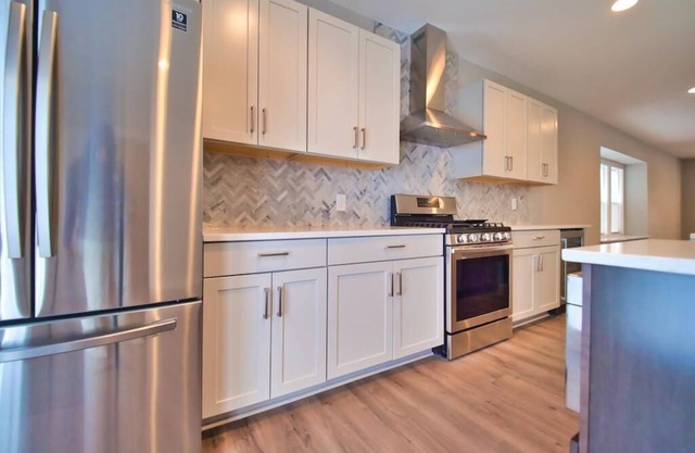 Spacious 4-bedroom house in enjoyable Indianapolis with AC, WiFi
