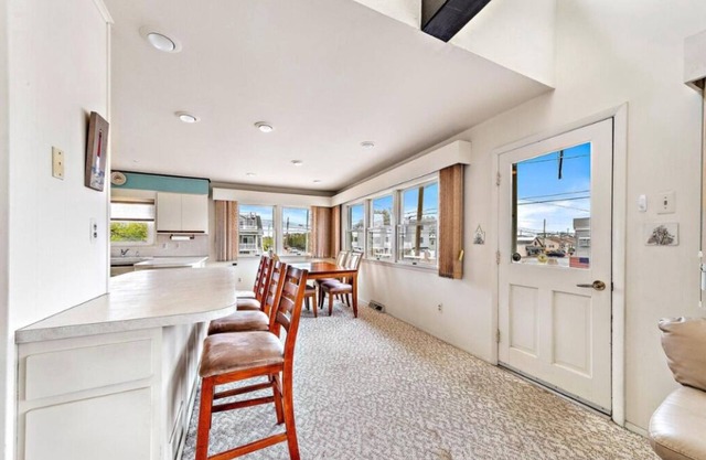 Spacious 4-bedroom house in marvelous Ship Bottom. QUICK WALK TO THE BEACH!