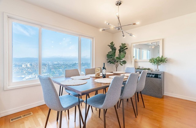 Spacious 4BR Home w/Stunning Views Near SF