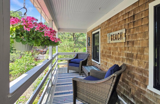 Spacious 4BD- A/C, Game Room, Screened Porch, Walk to Herring Pond & Cape Cod Rail Trail