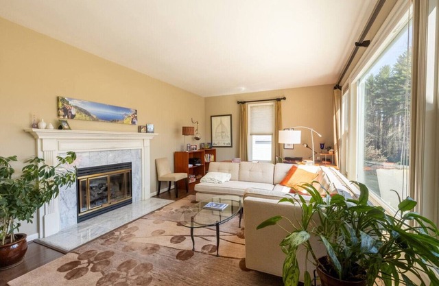 Spacious 4Bd Just a Block from Lake Mansfield!