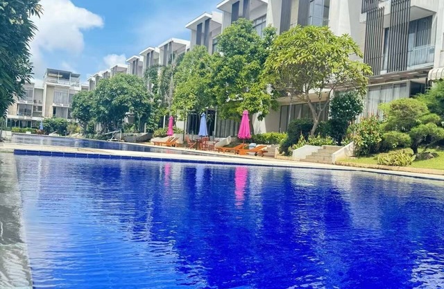 Spacious 4bedroom villa with WiFi, fitness room in charming Jakarta