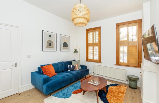 Spacious 4BR 3-Storey Townhouse in Lively Deptford