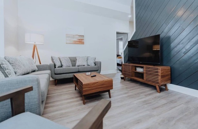 Spacious 4BR Soulard Retreat Patio Games, Balcony, Family-Friendly Near Busch