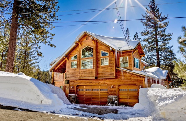 Spacious 5 Bedroom, 3400 Sq ft Home with Dual King Bedroom Suites, Private