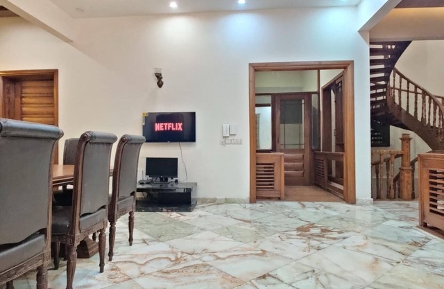 Spacious 5-bedroom bungalow in fabulous Karachi with AC, WiFi