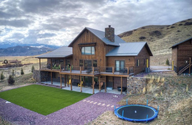 Spacious 5-bedroom cabin in McAllister with stunning views, very kid friendly!