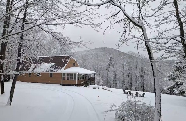 Spacious 5-bedroom cabin in charming Chester