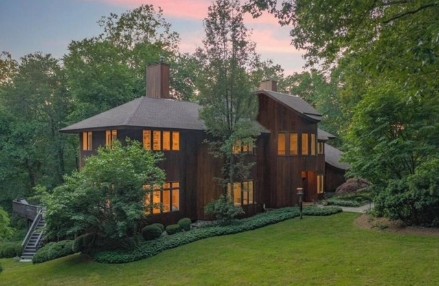 Spacious 5-bedroom family house in fabulous Weston