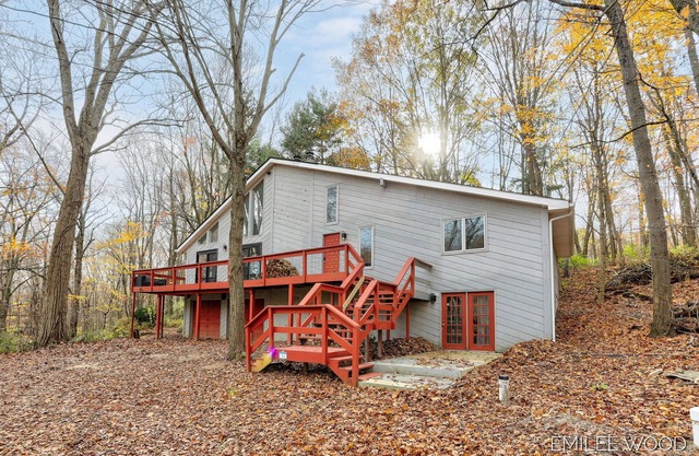 Spacious 5-bedroom Getaway in Charming Coloma: Water + Woods