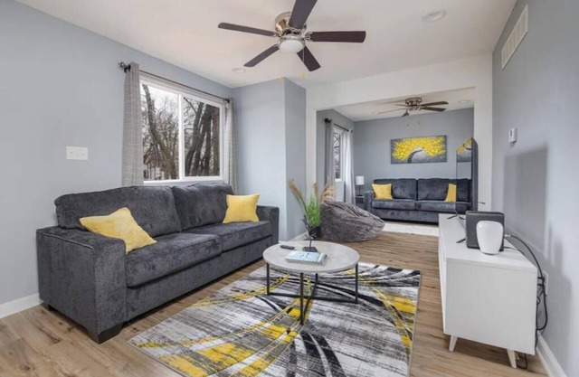 Spacious 5-bedroom house with Ping Pong Table and Wifi in awesome Des Moines