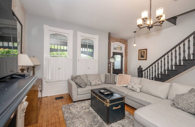 Spacious 5-bedroom house in Covington- minutes from Downtown Cincy