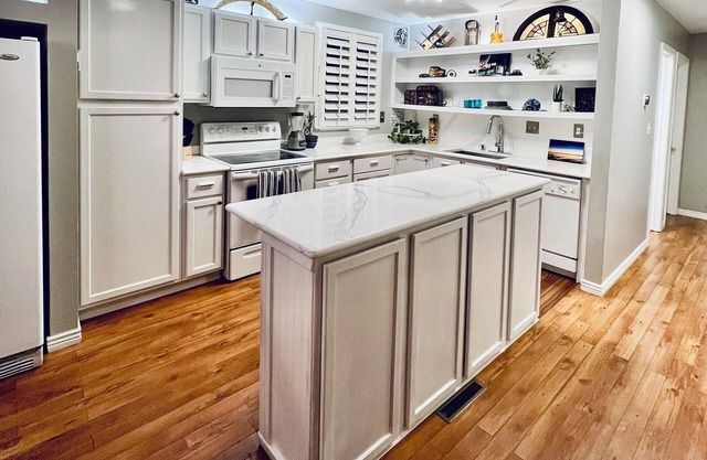 Spacious 5-bedroom house with AC and WiFi near downtown Littleton.